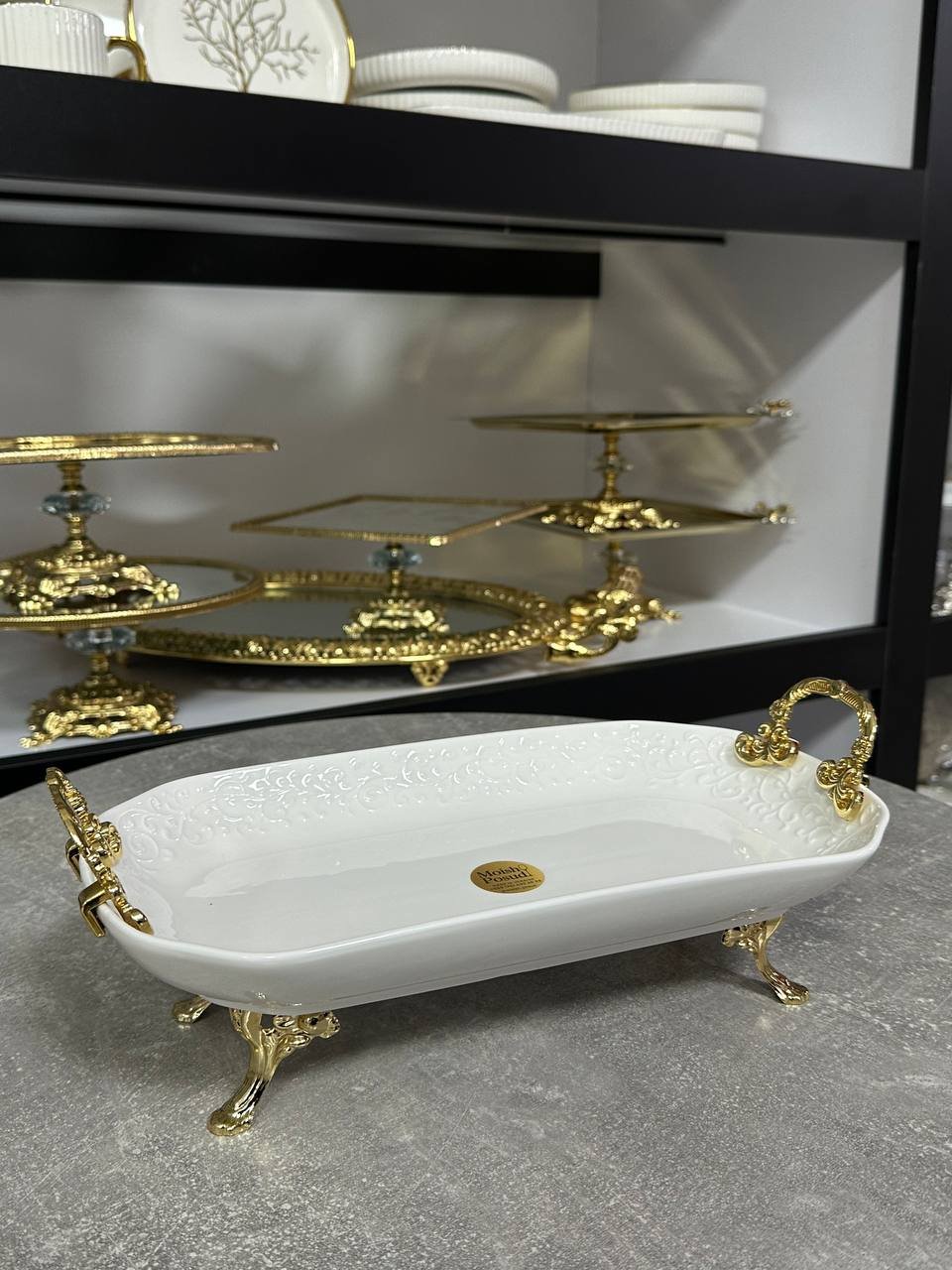 Блюдо з порцеляни поглиблене на чотьох золотих ніжках з ручками, фото №1