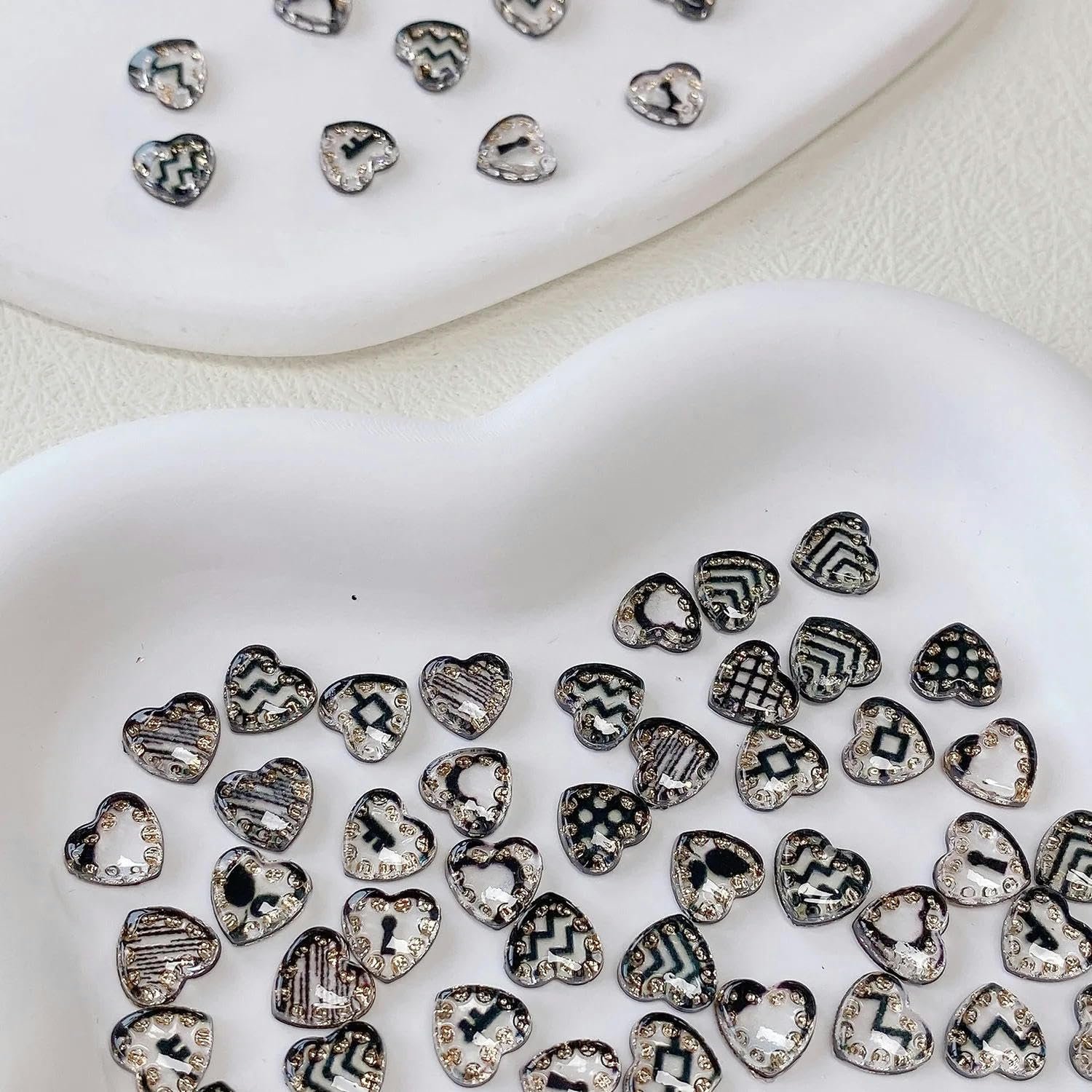 3D Подвески для ногтей 8 мм, 30 шт, в форме сердца, прозрачные с черным узором, фото №2