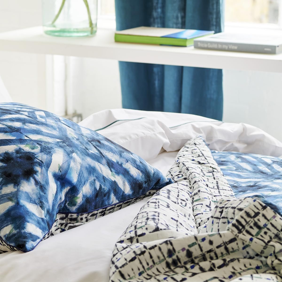 Наволочка декоративна Designers Guild Parket Batik Indigo, фото №4 Наволочка декоративна Designers Guild Parket Batik Indigo, фото №4