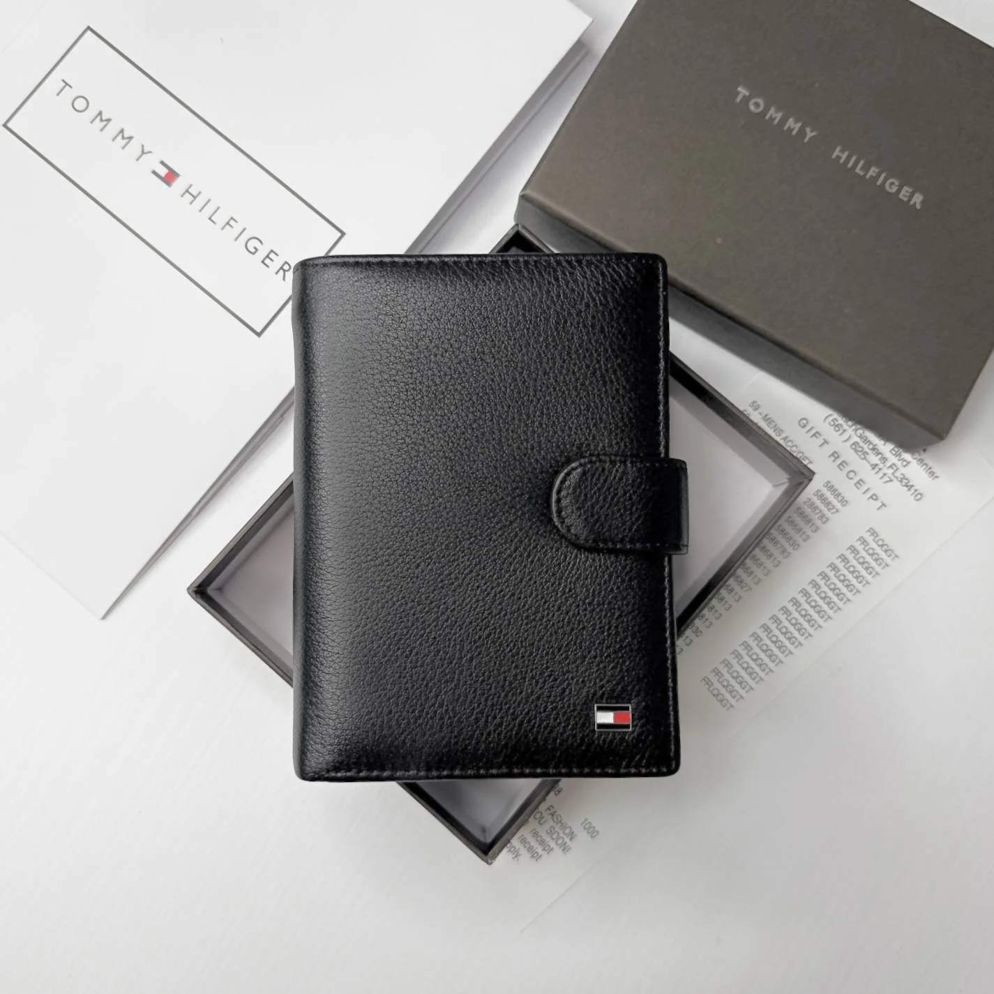 Мужской портмоне кожаный вертикальный на кнопке Tommy Hilfiger, фото №2
