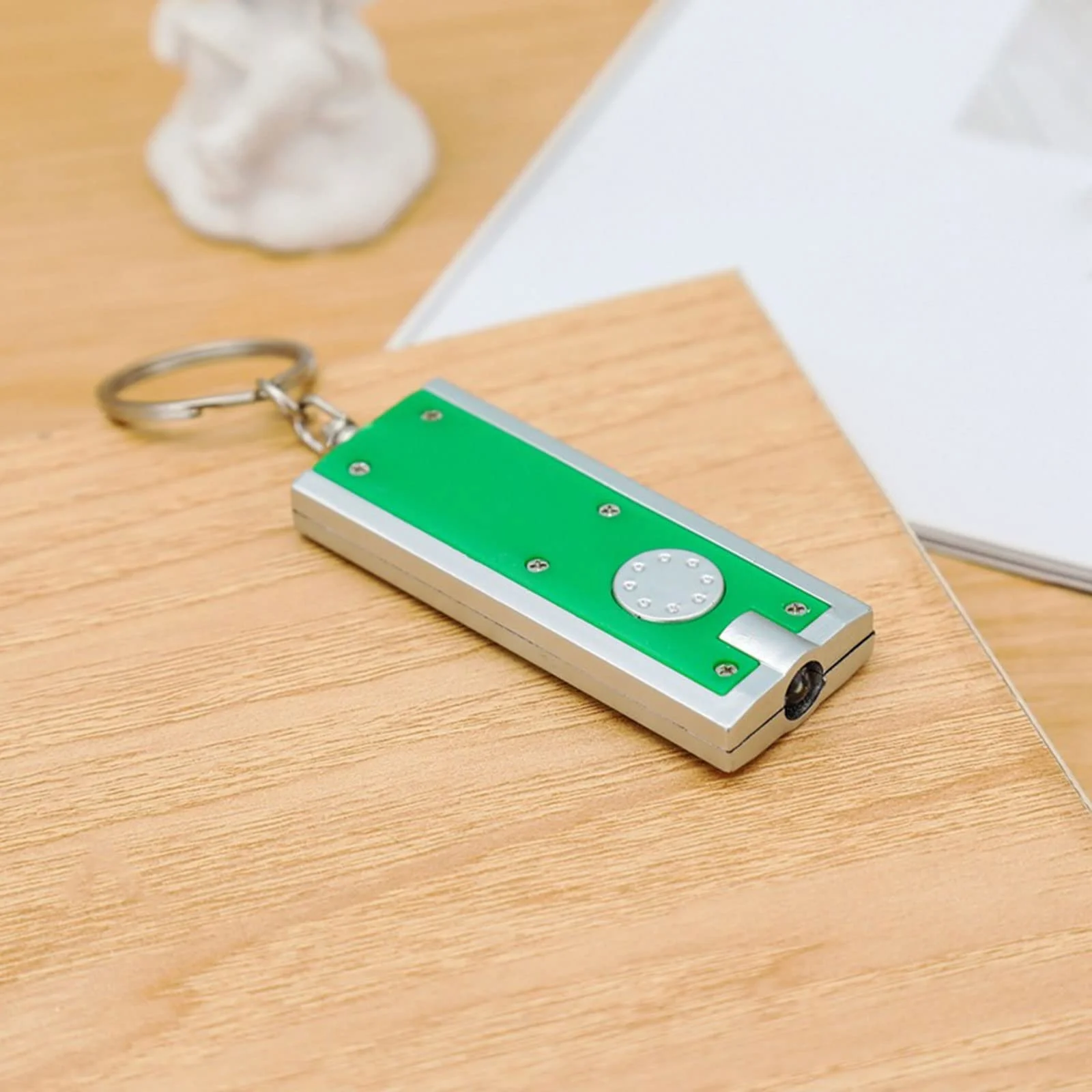 Брелок-фонарик LED 4 шт. Разные цвета Маленький яркий фонарик Маленький легкий плоский, фото №7 Брелок-фонарик LED 4 шт. Разные цвета Маленький яркий фонарик Маленький легкий плоский, фото №7