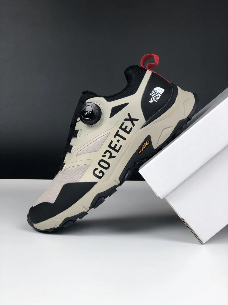 Чоловічі кросівки The North Face Shimano Boa Gore-Tex бежеві з чорним термо осінь зима, фото №2 Чоловічі кросівки The North Face Shimano Boa Gore-Tex бежеві з чорним термо осінь зима, фото №2