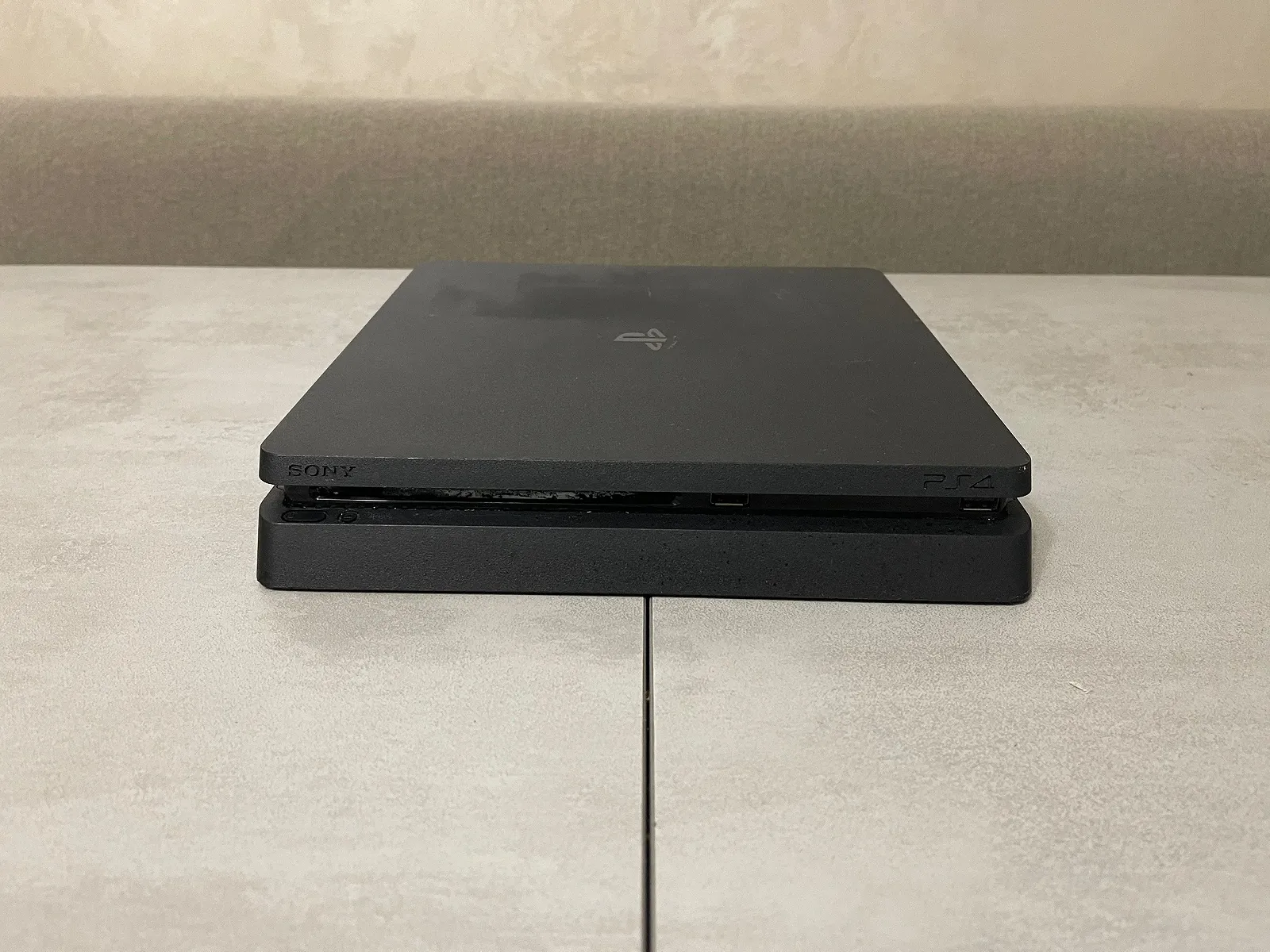 Ігрова приставка Sony Playstation PS4 CUH-2215B Slim, 500GB, фото №3 Ігрова приставка Sony Playstation PS4 CUH-2215B Slim, 500GB, фото №3