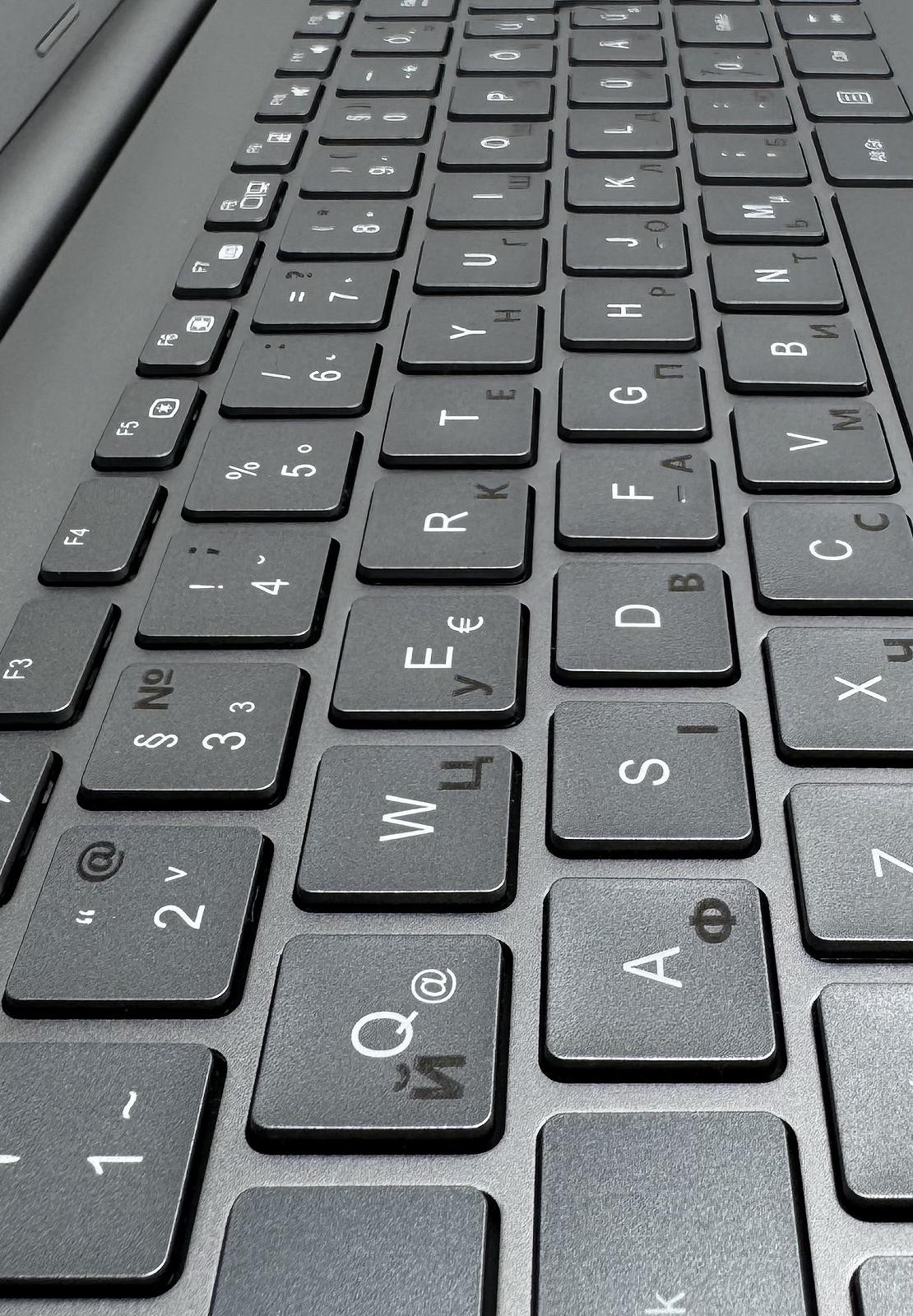 Ноутбук 15.6'' Medion (Lenovo Group) Akoya P15646 | Intel Core i5-8265U | IPS (1920x1080) FullHD | RAM 8 ГБ | SSD 256 ГБ | Nvidia GeForce MX250 | Intel UHD Graphics 620 | Металевий корпус | Ультрабук | Win11 (4977), фото №1