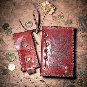 Подарунковий набір ручної роботи VINTAJO Картхолдер та Ключниця з натуральної шкіри цегляно-червоний - Фото 1