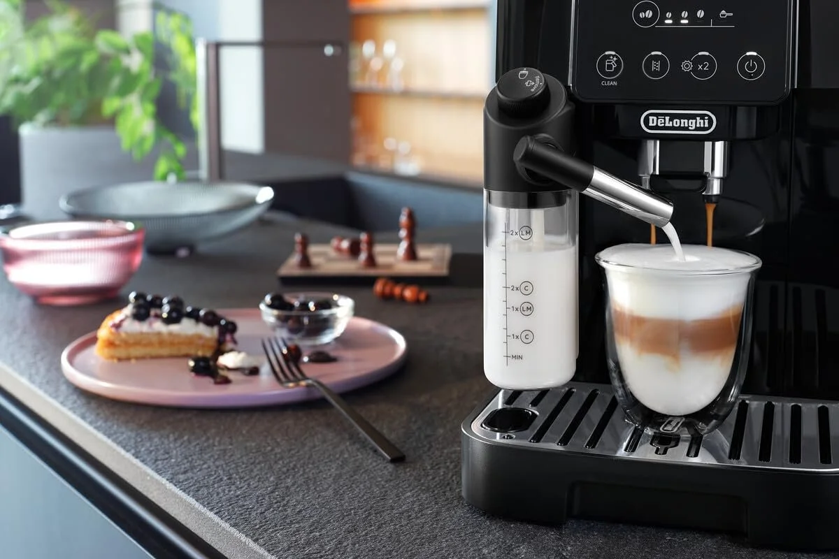 Кавомашина автоматична De'Longhi Magnifica Start ECAM220.91.B з системою LatteCrema для автоматичного капучино, 5 кнопок прямого набору, панель управління Soft Touch, функція x2, чорна, фото №7 Кавомашина автоматична De'Longhi Magnifica Start ECAM220.91.B з системою LatteCrema для автоматичного капучино, 5 кнопок прямого набору, панель управління Soft Touch, функція x2, чорна, фото №7