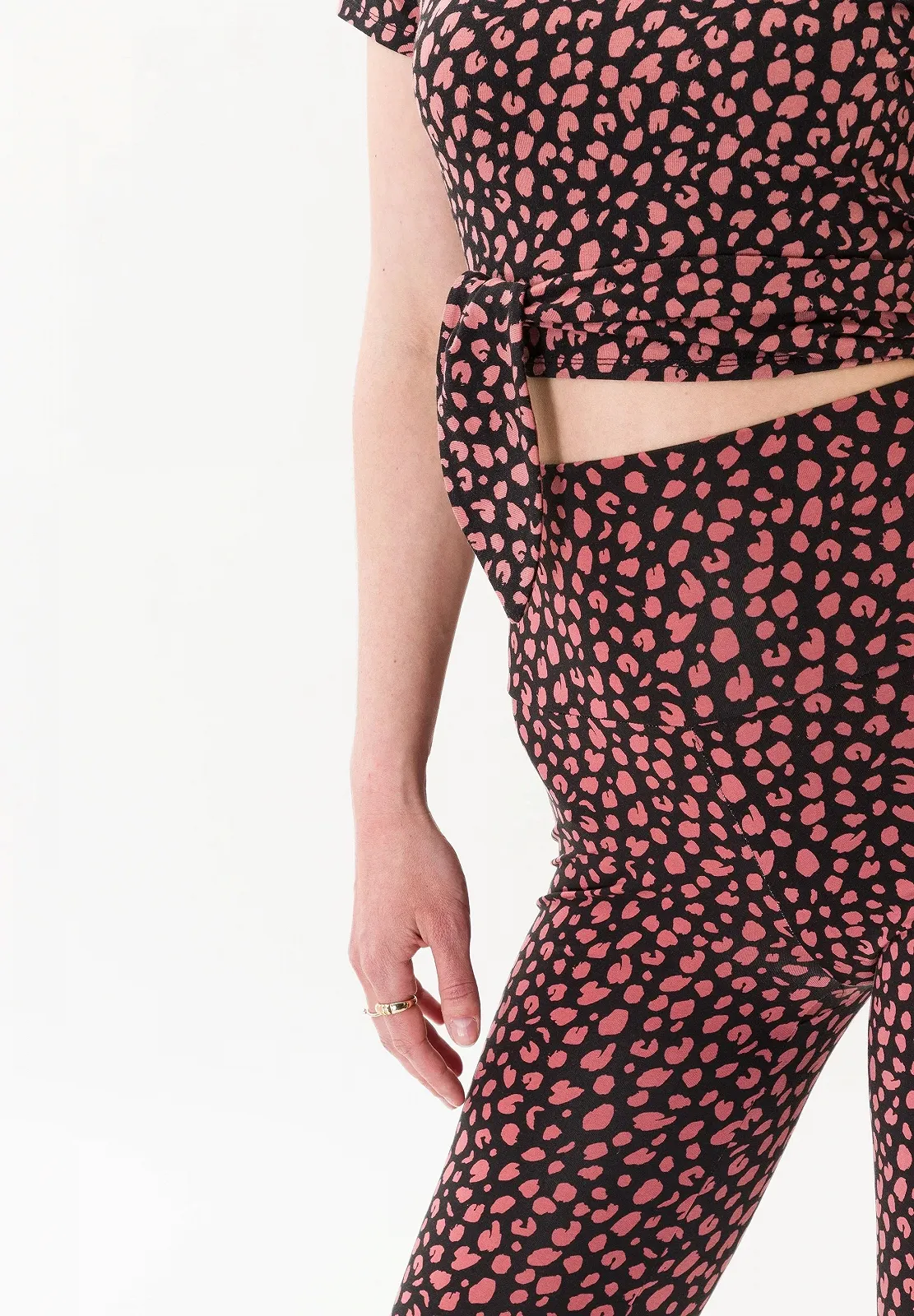 Женская футболка топ Les Lunes The Lou Top Dot Black Blush - L, фото №5 Женская футболка топ Les Lunes The Lou Top Dot Black Blush - L, фото №5