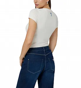 Футболка GUESS Eco Short Sleeve Roses Triangle Tee, кремово-біла, маленька synthetic.ua - Фото 1