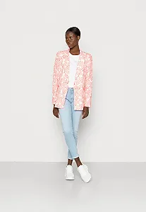 Женские джинсовые штаны MAVI LEXY Ice Blue Glam - 24 цена на synthetic.ua - Фото 1 Женские джинсовые штаны MAVI LEXY Ice Blue Glam - 24 synthetic.ua - Фото 1