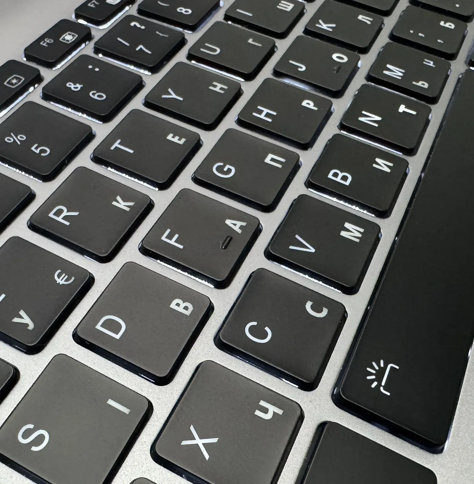 Ноутбук 15.6'' Medion (Lenovo Group) Akoya P15649 | IPS (1920x1080) FullHD | Intel Core i7-10510U | RAM 8 ГБ | SSD 256 ГБ |  Nvidia GeForce | Intel UHD Graphics |  Металевий корпус | Підсвітка клавіатури | Win11 (5033), фото №1