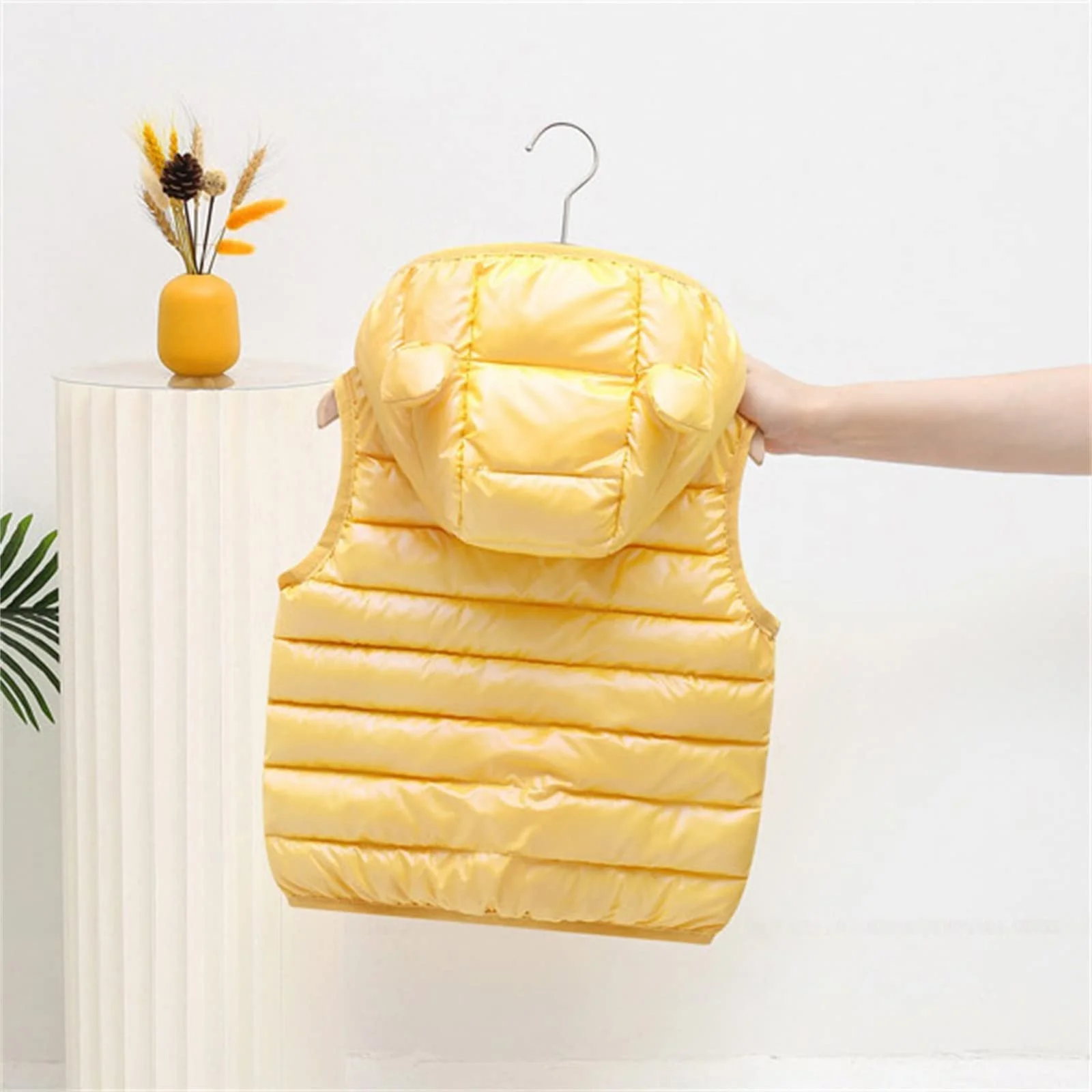 Зимняя Куртка для Мальчиков Безрукавка Зимняя Однотонная с Ушками, фото №1 Зимняя Куртка для Мальчиков Безрукавка Зимняя Однотонная с Ушками, фото №1