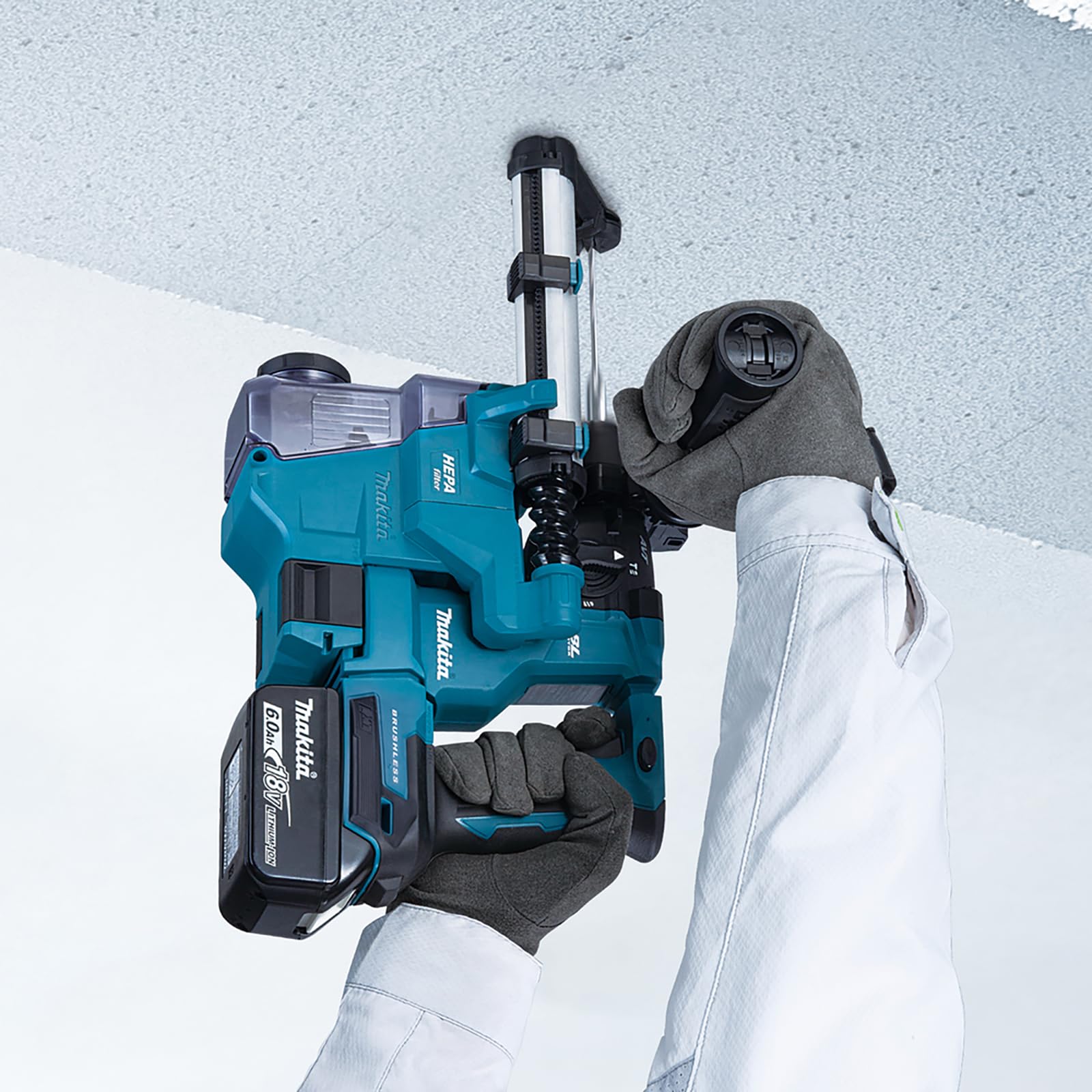 Аккумуляторный комбинированный перфоратор Makita DHR183RTWJ для SDS-PLUS 18 В / 5,0 А·ч, 2 аккумулятора + зарядное устройство с удалением пыли DX16 в Makpac, фото №3 Аккумуляторный комбинированный перфоратор Makita DHR183RTWJ для SDS-PLUS 18 В / 5,0 А·ч, 2 аккумулятора + зарядное устройство с удалением пыли DX16 в Makpac, фото №3