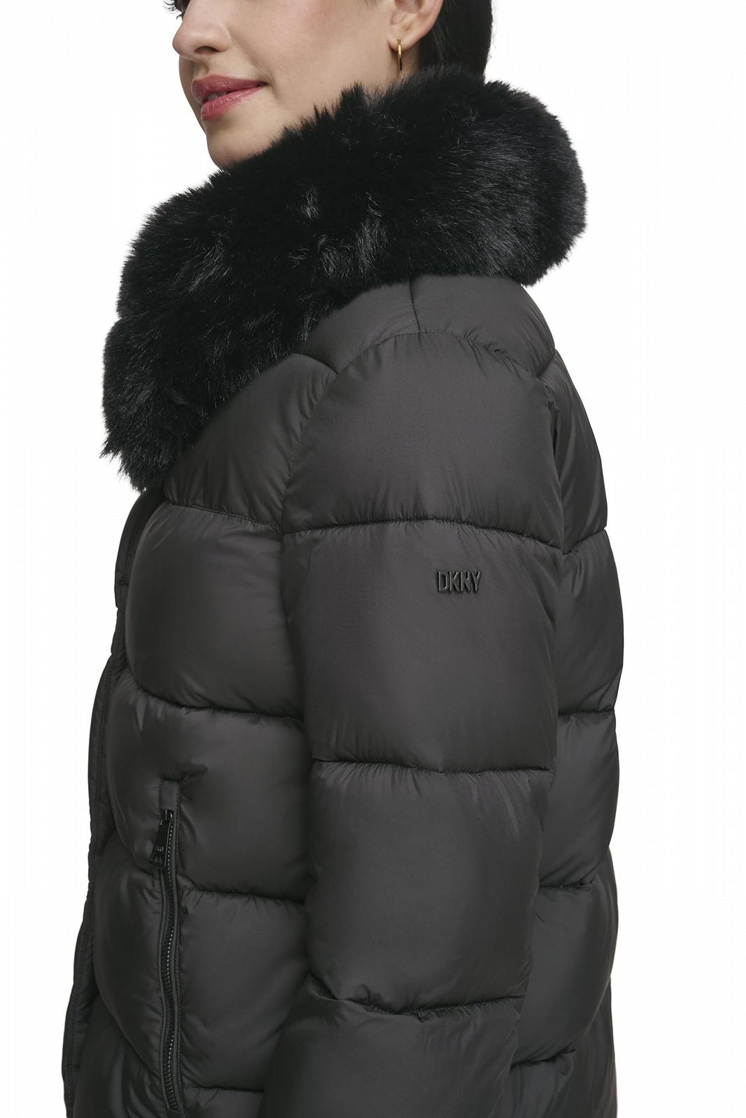 Пальто DKNY Пуховик з коміром зі штучного хутра на ґудзиках, фото №3 Пальто DKNY Пуховик з коміром зі штучного хутра на ґудзиках, фото №3