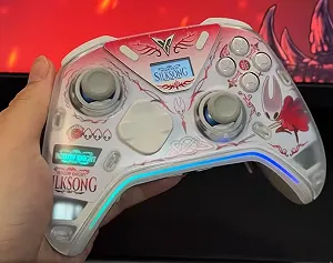 Наклейки Hollow Knight для геймпада FlyDigi APEX 5 - Фото 1