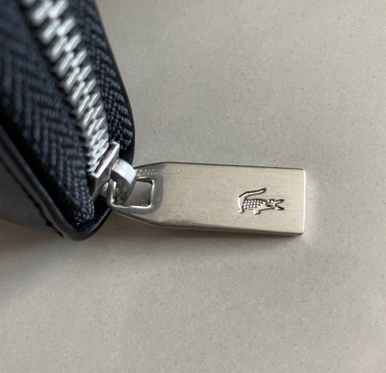 Мужской кожаный кошелек на молнии Lacoste, фото №3