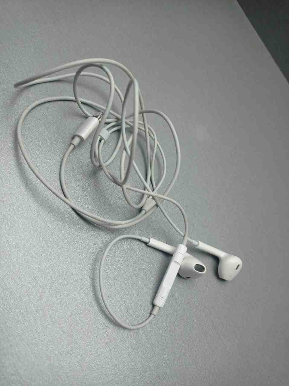 Наушники и Bluetooth-гарнитуры Apple EarPods Lightning White, фото №1