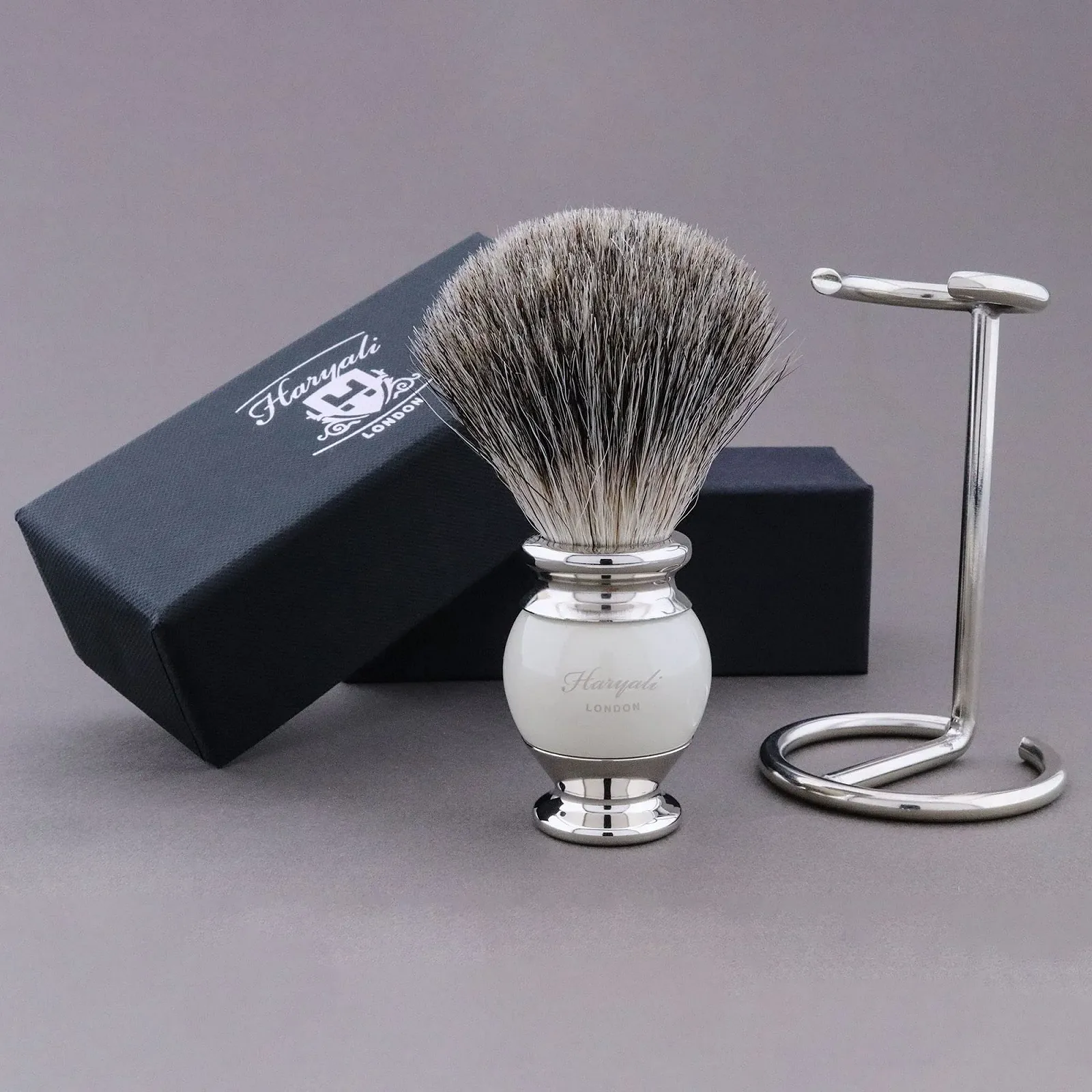 Помазок для бритья Haryali London Hand Assembled с ворсом Black Badger и подставкой Ivory, фото №4 Помазок для бритья Haryali London Hand Assembled с ворсом Black Badger и подставкой Ivory, фото №4