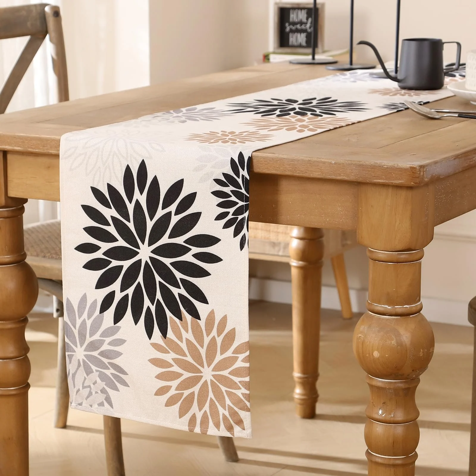 Доріжка на стіл Flowers Brown Black Dahlia 40 x 180 см Поліестер Жоржини Коричнева Чорна, фото №1 Доріжка на стіл Flowers Brown Black Dahlia 40 x 180 см Поліестер Жоржини Коричнева Чорна, фото №1