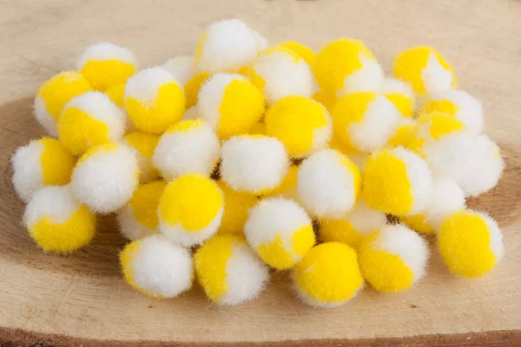 Помпоны для рукоделия Лентомания 15мм двухцветные бело-желтые 50шт POM15WHTLLW, фото №1