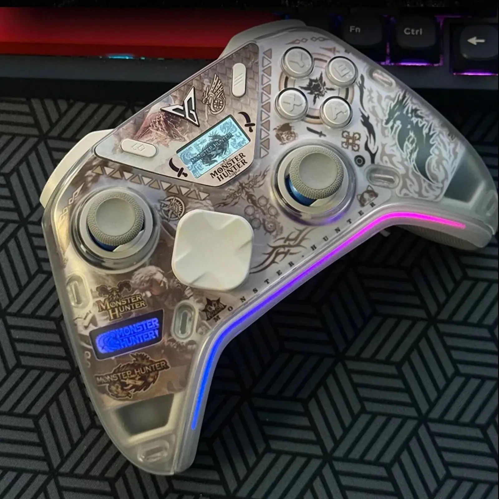 Геймпад FlyDigi APEX 5 White + док-станція + наклейки Monster Hunter, фото №1