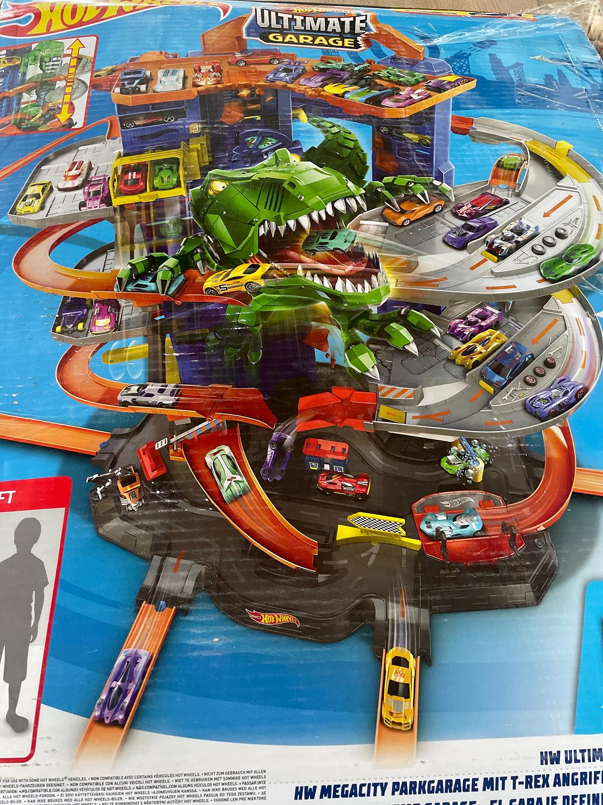 Ігровий набір трек-парковка з динозавром Hot Wheels GJL14 відсутні авто та зламане кріплення, фото №1