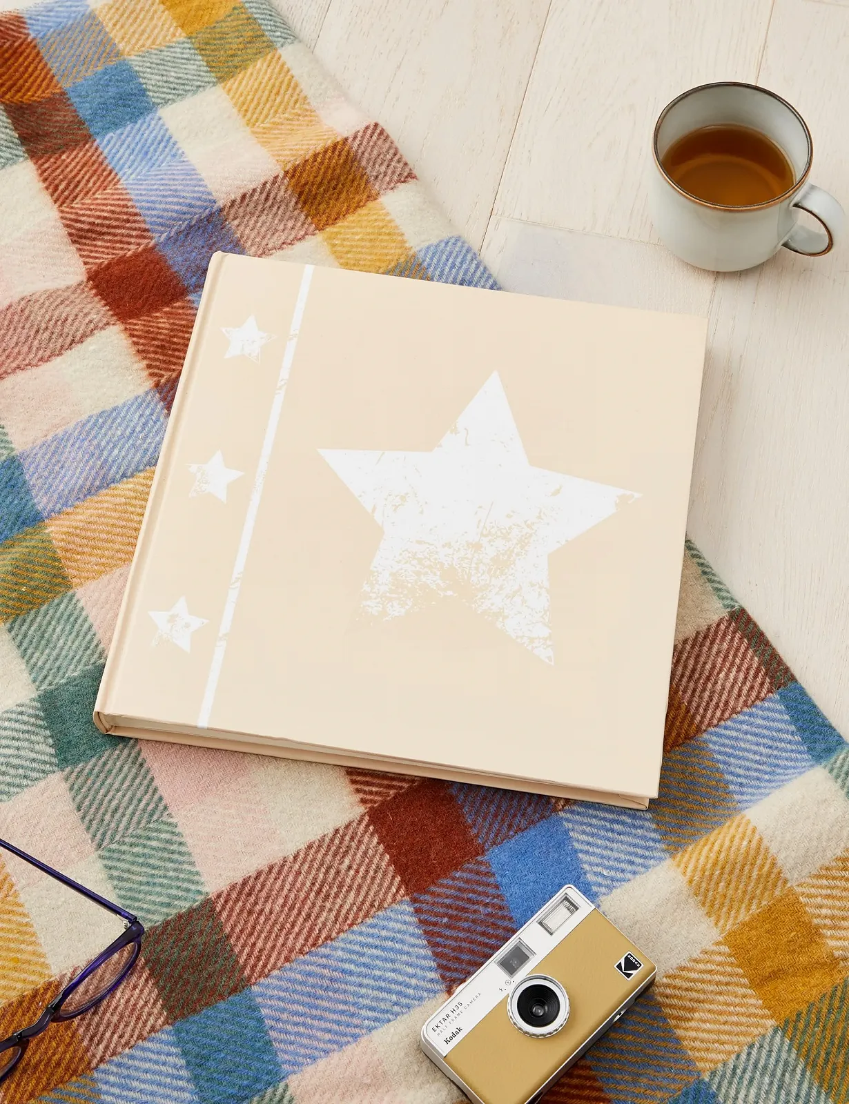 Альбом Jumbo Hama Skies, 60 страниц, для 240 фотографий формата 10 x 15 см, фотокнига со звездным мотивом, 30x30 см, фото №7 Альбом Jumbo Hama Skies, 60 страниц, для 240 фотографий формата 10 x 15 см, фотокнига со звездным мотивом, 30x30 см, фото №7