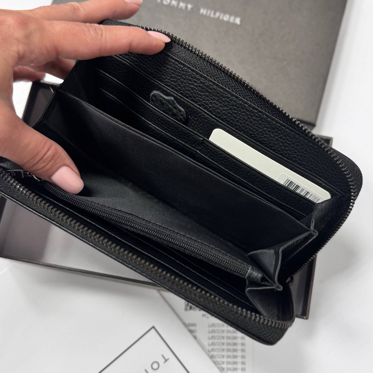 Мужской кошелек клатч на молнии из натуральной кожи Tommy Hilfiger, фото №6 Мужской кошелек клатч на молнии из натуральной кожи Tommy Hilfiger, фото №6