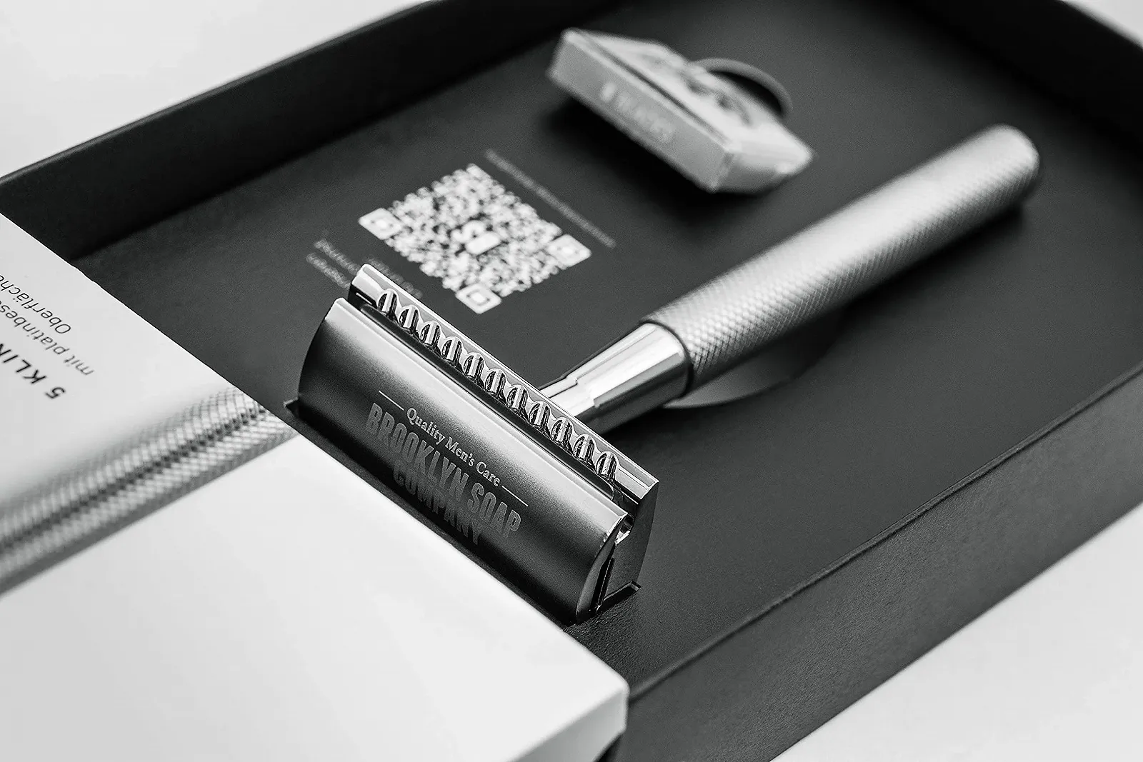 Т-образная бритва Brooklyn Soap Company Men's Safety Razor хромированный металл, фото №2
