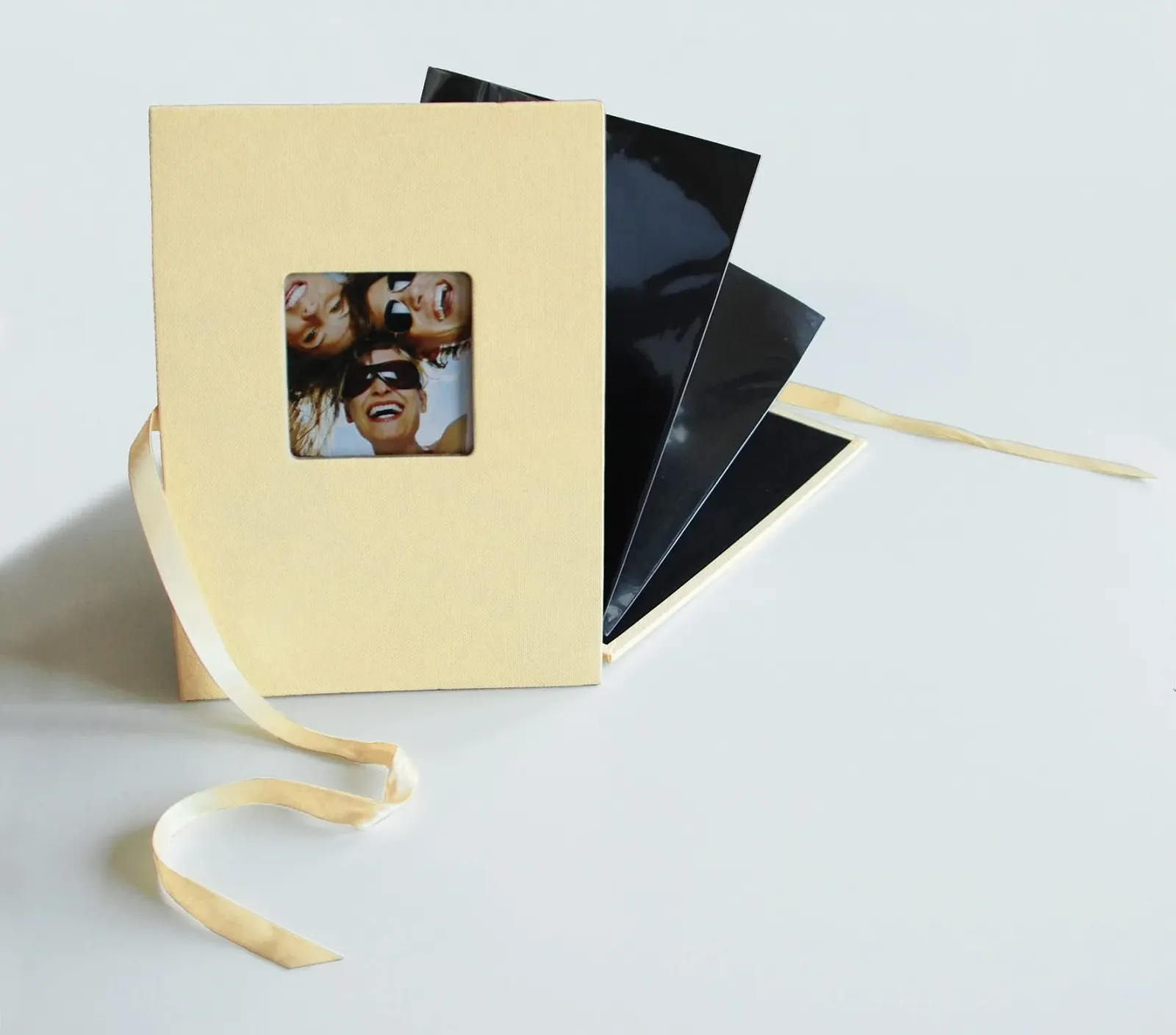 Фотоальбом Walther Design Leporello Chamois 12 фотографий 10 x 15 см Белый, фото №4 Фотоальбом Walther Design Leporello Chamois 12 фотографий 10 x 15 см Белый, фото №4