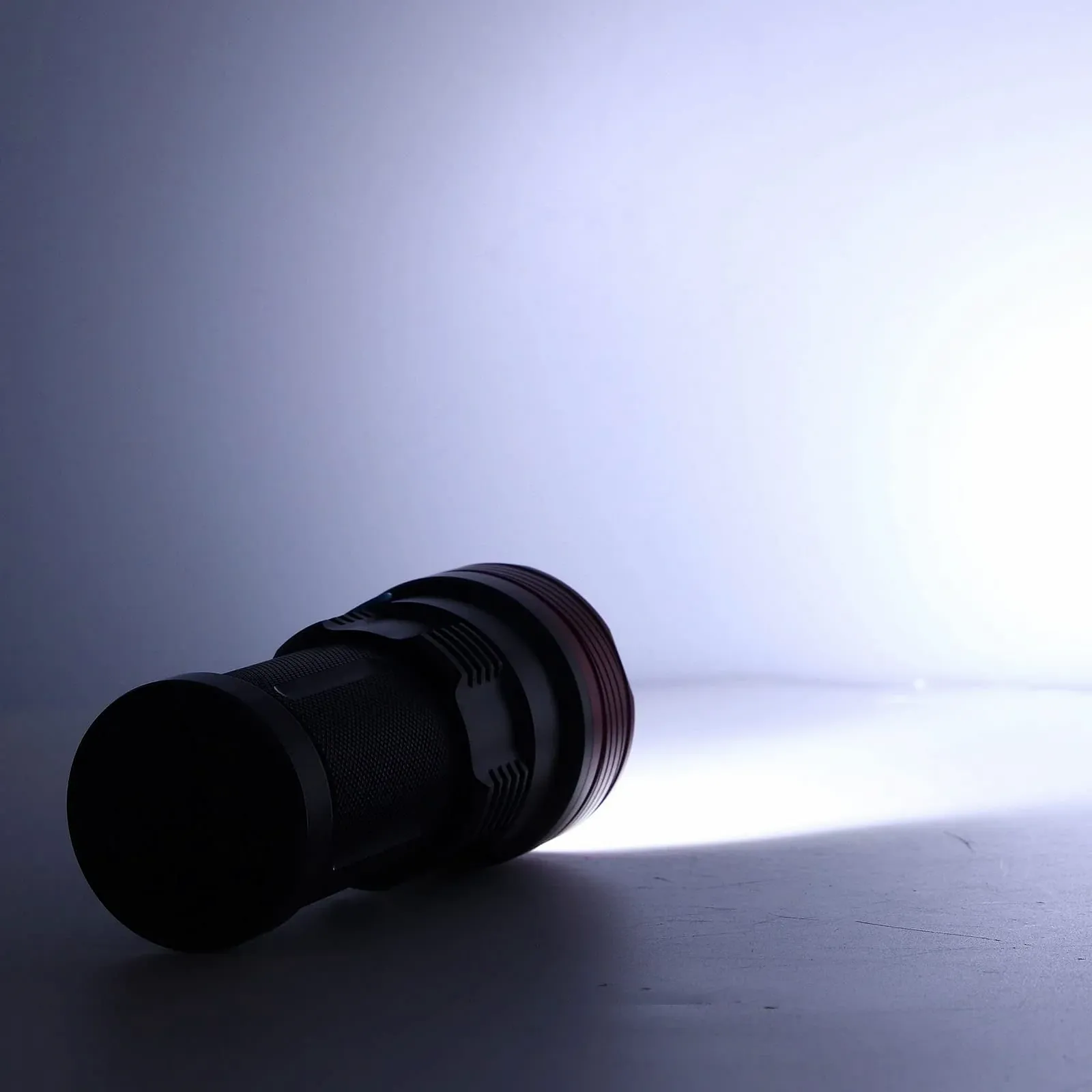 Фонарик LED Superhellblitzlicht Ручной Перезаряжаемый для Путешествий на Открытом Воздухе, фото №5