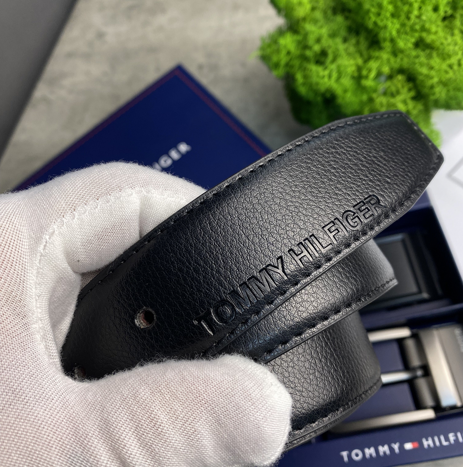 Ремень мужской кожаный брендовый с двумя пряжками в подарочной упаковке Tommy Hilfiger, фото №3 Ремень мужской кожаный брендовый с двумя пряжками в подарочной упаковке Tommy Hilfiger, фото №3