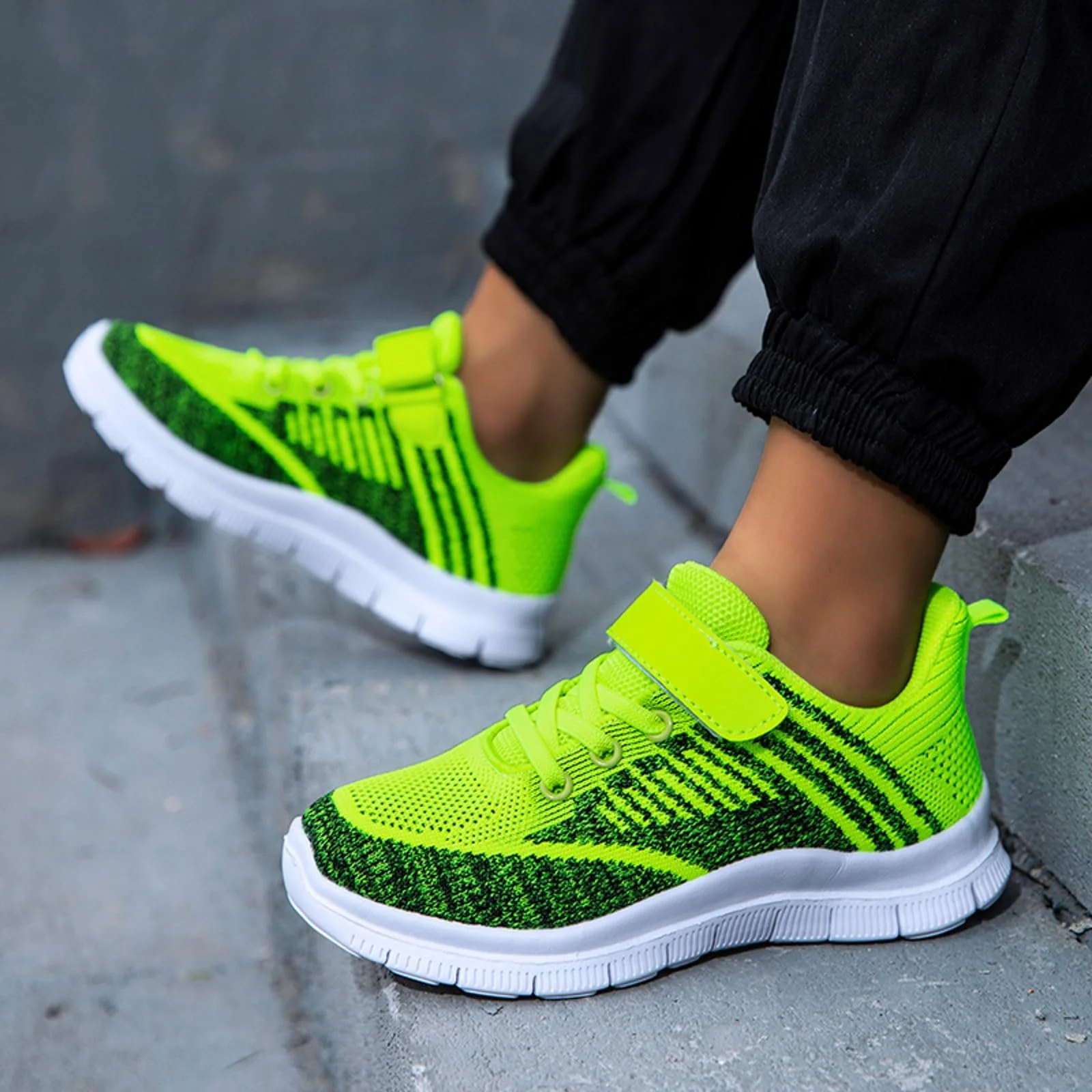 Спортивная обувь Детская Модная для мальчиков и девочек Всесезонная Обувь для помещений Кроссовки Легкие Сетчатые Кроссовки для бега по дороге Дышащие Кроссовки Плоская Толстая Подошва Нескользящие Кроссовки на липучках, фото №3