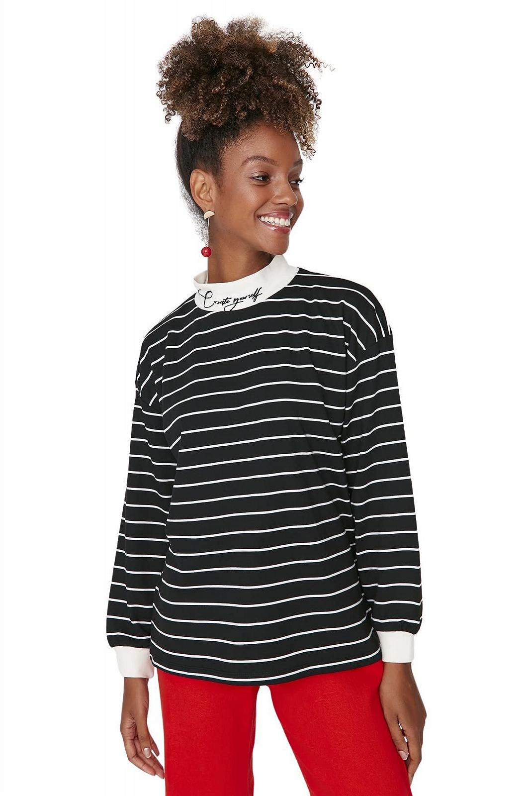 Свитшот TRENDYOL Женский с высоким воротом в полоску, обычный, фото №1 Свитшот TRENDYOL Женский с высоким воротом в полоску, обычный, фото №1