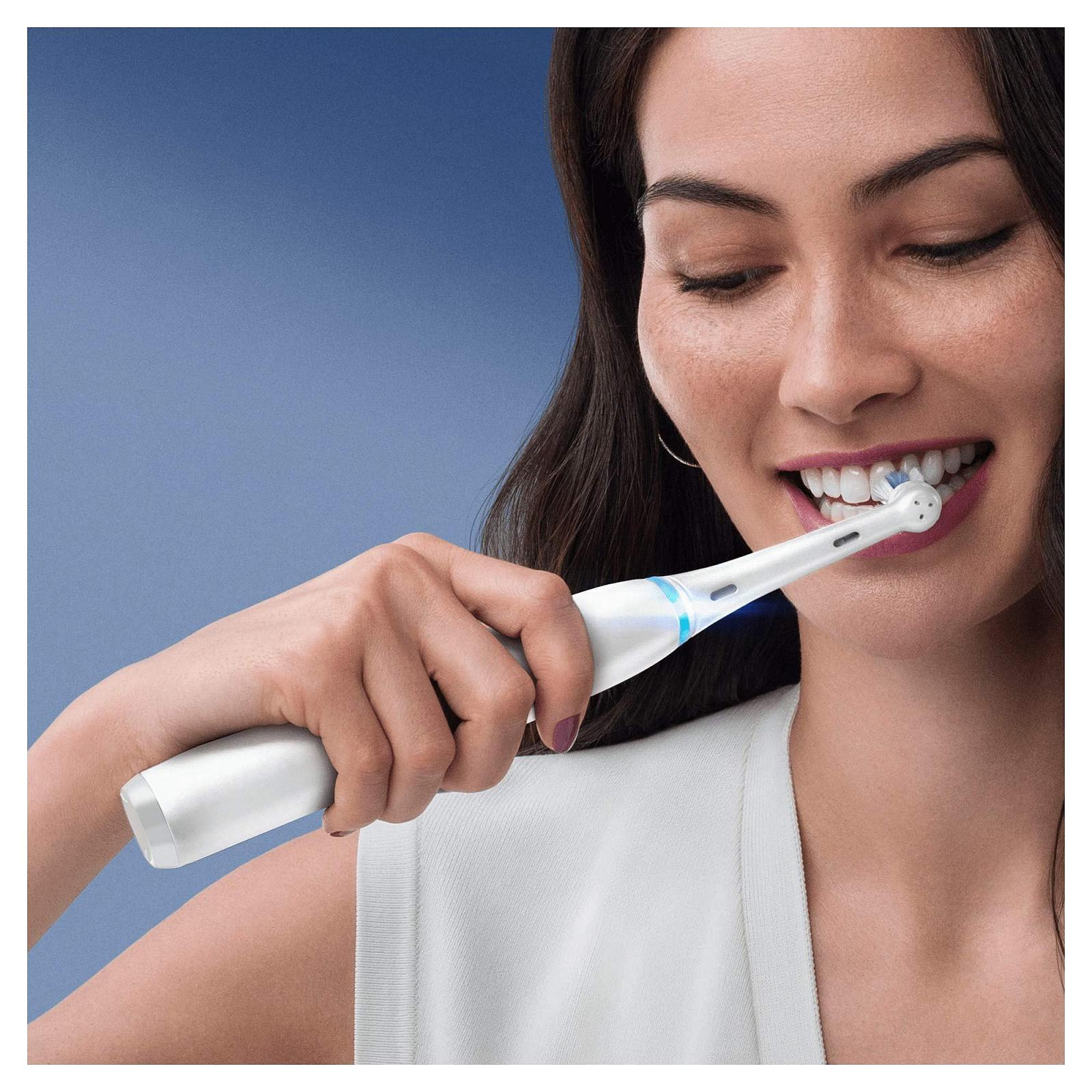 Электрическая зубная щетка Oral-B iO 8, 2 шт., белая/фиолетовая, фото №3