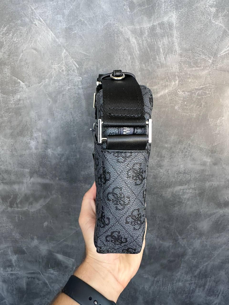 Мужская сумка через плечо Guess качественная барсетка для мужчины Гесс брендовая сумка-планшетка из канвы, фото №8 Мужская сумка через плечо Guess качественная барсетка для мужчины Гесс брендовая сумка-планшетка из канвы, фото №8