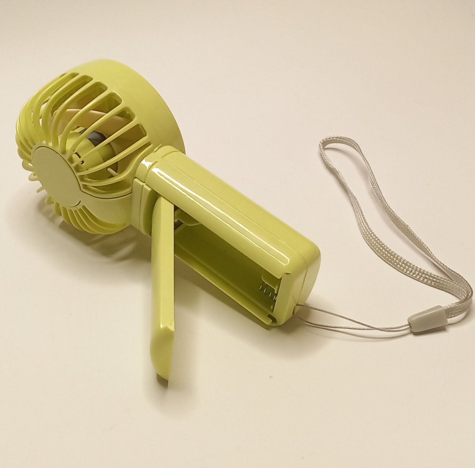 Ручний вентилятор від 2 батарей ААА WF17G салатовий, фото №2 Ручний вентилятор від 2 батарей ААА WF17G салатовий, фото №2