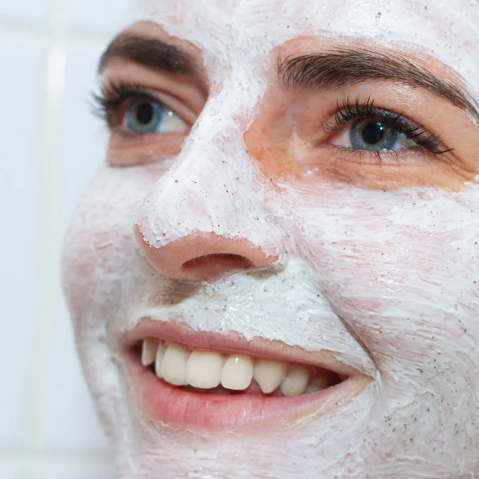 Маска для лица Les Poulettes Отшелушивающая Organic Белая Глина и Миндальный Порошок 75 мл, фото №6