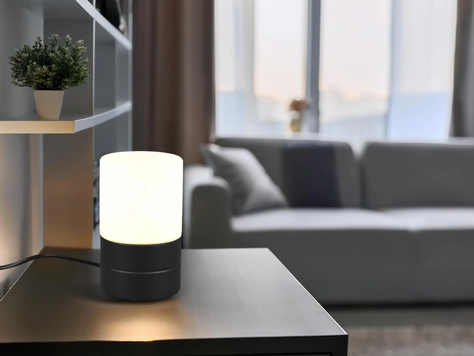 Настільна лампа Touch Dimmable Small з білим скляним плафоном Висота 15 см Чорна, фото №5