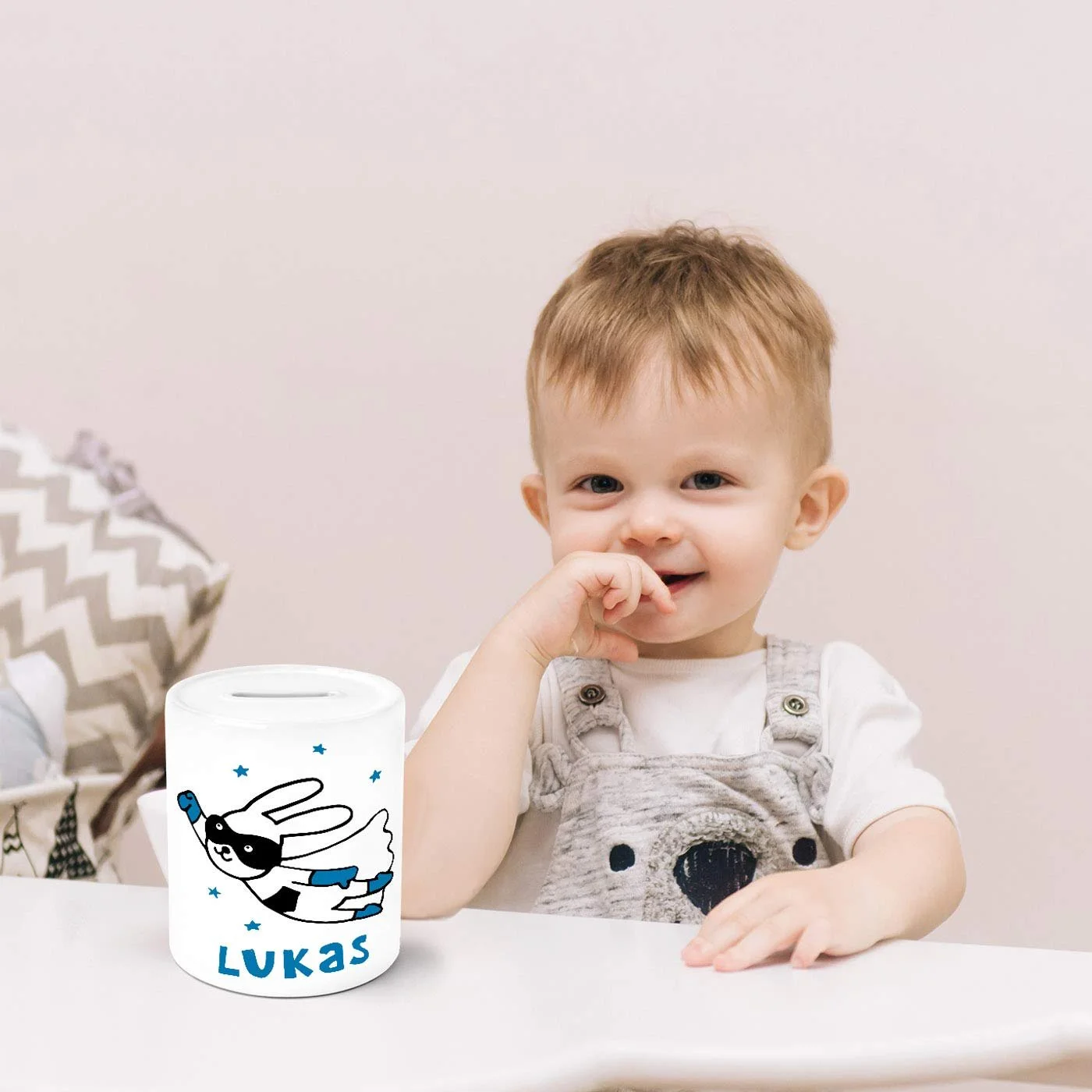 Скарбничка дитяча керамічна Кролик-супергерой персоналізована, фото №4