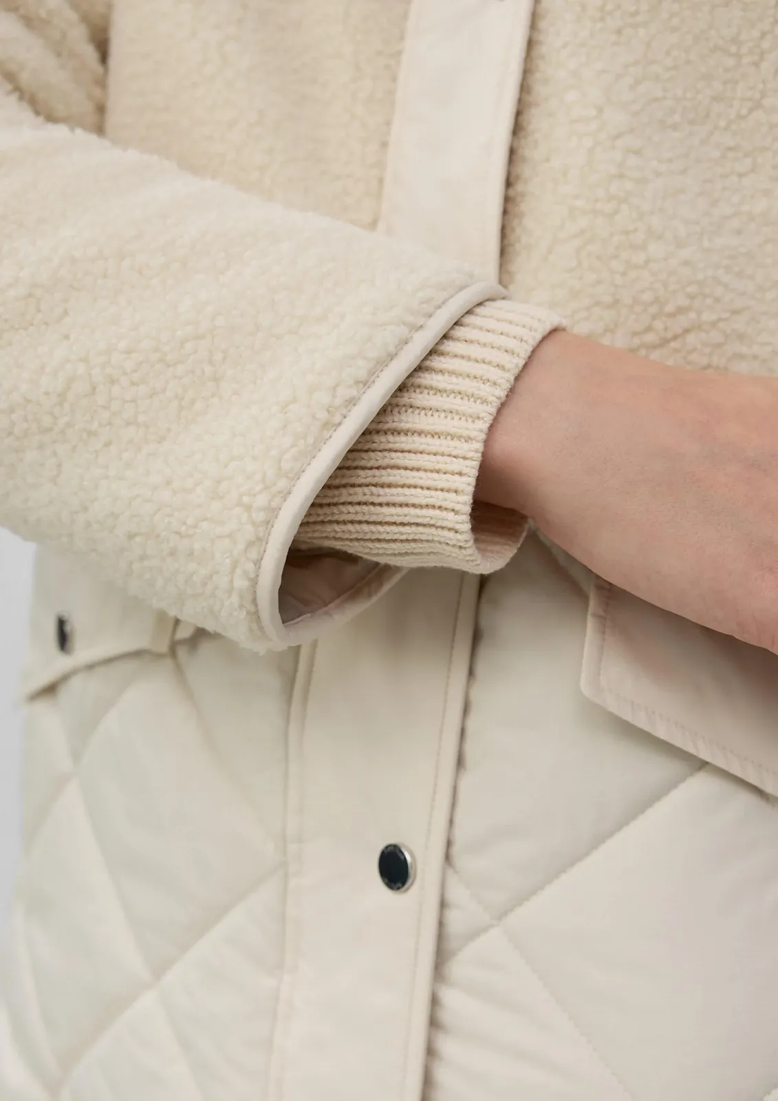 Короткое пальто teddy s.Oliver, фото №4 Короткое пальто teddy s.Oliver, фото №4