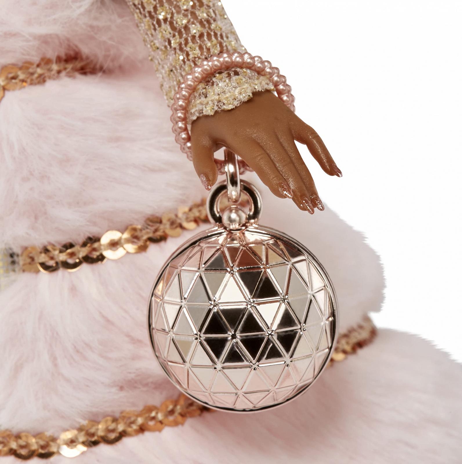 Лялька L.O.L. Surprise! Holiday OMG 2021 Collector Fashion NYE Queen Золотий, фото №4 Лялька L.O.L. Surprise! Holiday OMG 2021 Collector Fashion NYE Queen Золотий, фото №4