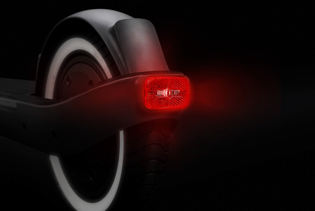 Електросамокат SOFLOW SO ONE / 30 км запас ходу / 350 Вт / 6.5" колеса / 100 кг навантаження / 25 км/г / Чорний (WO vers.), фото №6 Електросамокат SOFLOW SO ONE / 30 км запас ходу / 350 Вт / 6.5" колеса / 100 кг навантаження / 25 км/г / Чорний (WO vers.), фото №6