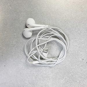 Наушники и Bluetooth-гарнитуры Apple EarPods Lightning - Фото 1
