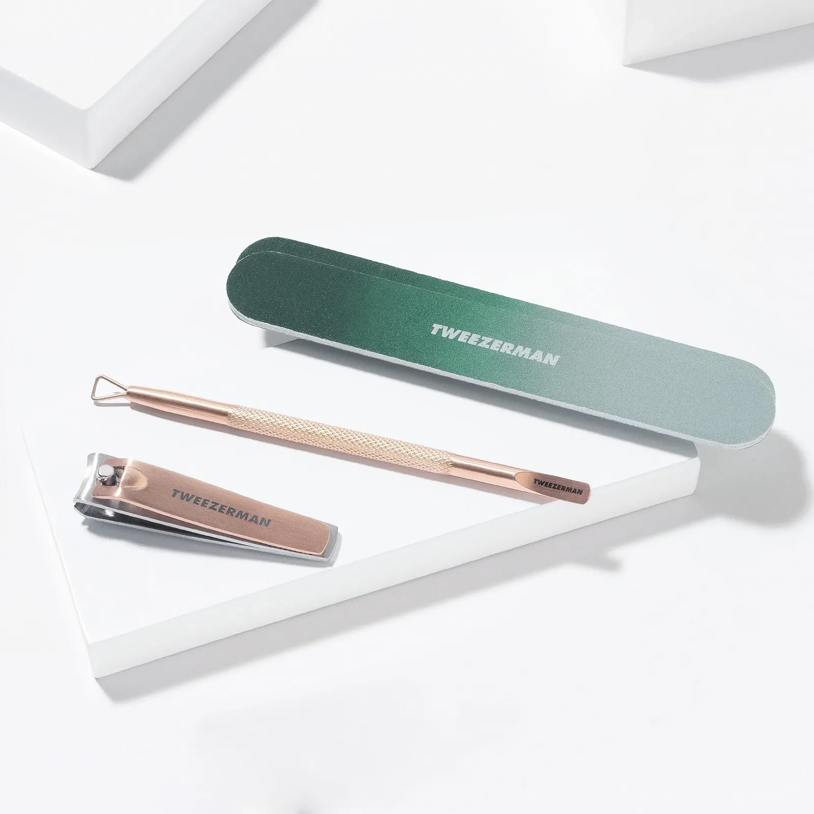 Набір для манікюру TWEEZERMAN Enchanted Garden (включає кусачки для нігтів, пушер і засіб для чищення кутикули, пилочку для нігтів), фото №4 Набір для манікюру TWEEZERMAN Enchanted Garden (включає кусачки для нігтів, пушер і засіб для чищення кутикули, пилочку для нігтів), фото №4