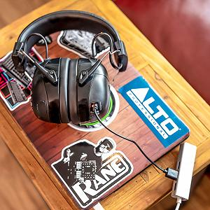 Навушники ION Audio Tough Sounds 2 Bluetooth Шумозаглушуючі Водонепроникні synthetic.ua - Фото 1