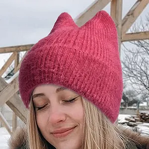 Вязаная шапка с кошачьими ушками - Фото 1