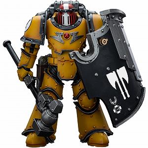Фигурка JOYTOY 40K 1/18, Imperial Fists Legion MkIII Breacher Squad Sergeant с Thunder Hammer, 4 дюйма - Фото 1