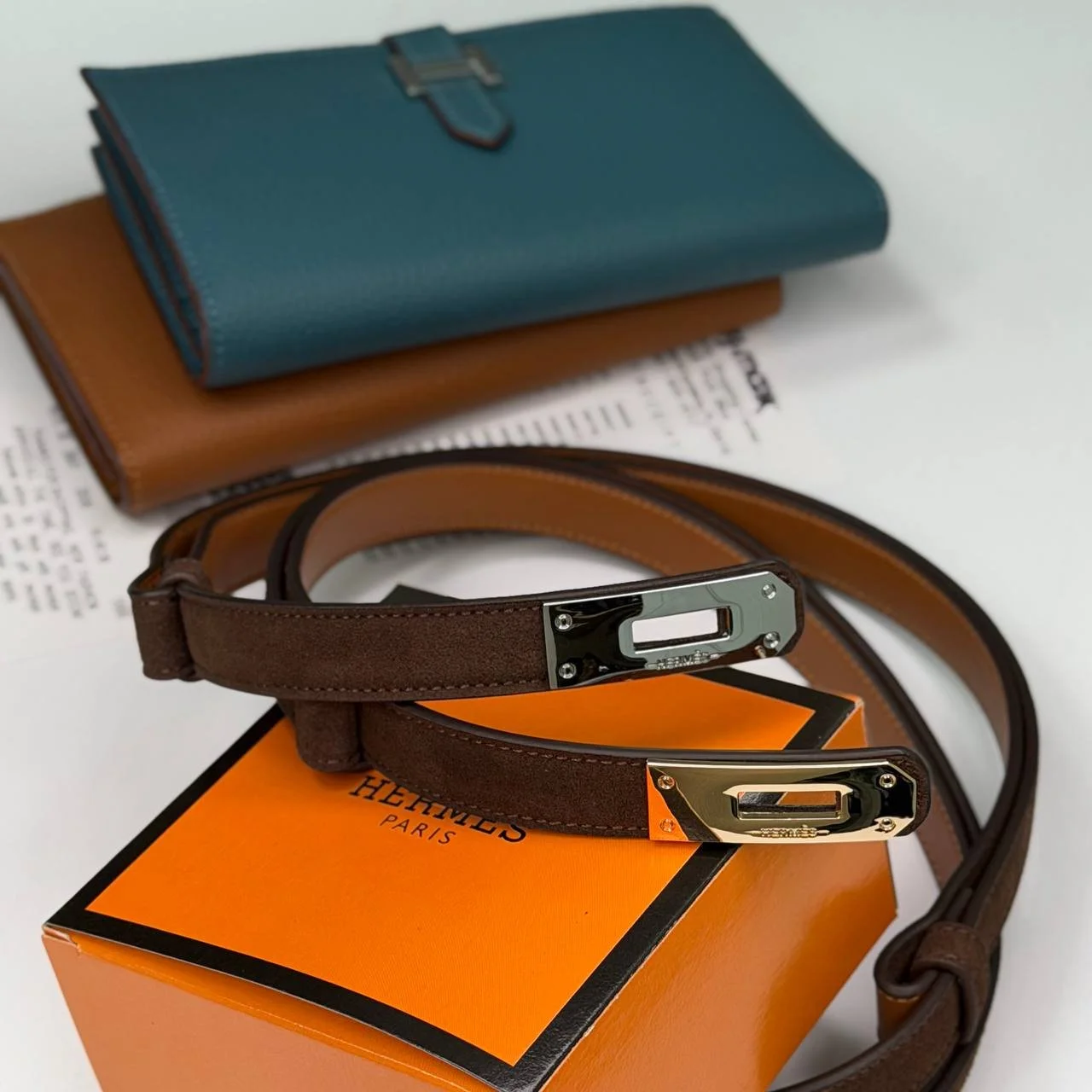 Женский ремень коричневого цвета из натуральной замши Hermes Kelly с серебряной пряжкой в коробке, фото №9
