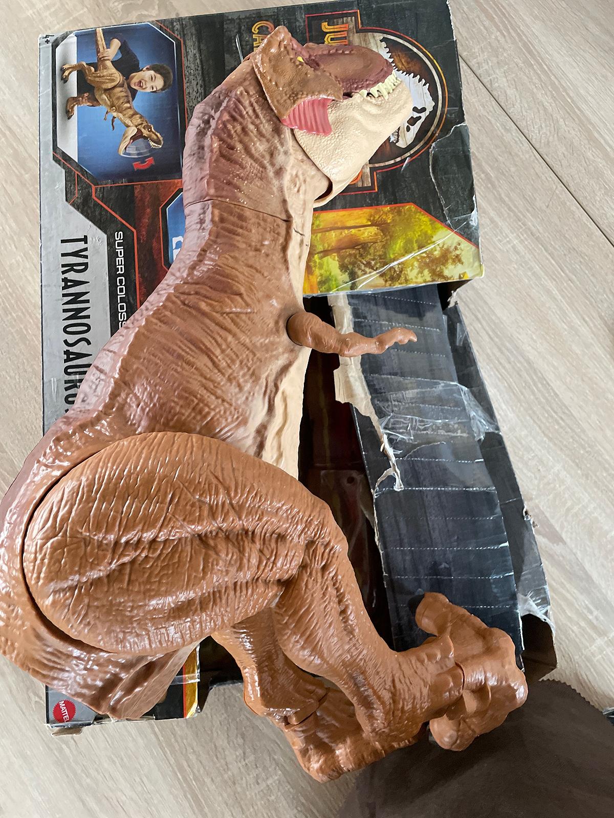 Пластикова ігрова фігурка динозавра Jurassic World зламане кріплення для шиї, фото №1