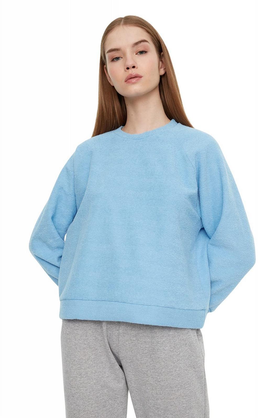 Женский свитшот TRENDYOL с круглым вырезом, однотонный, фото №1 Женский свитшот TRENDYOL с круглым вырезом, однотонный, фото №1